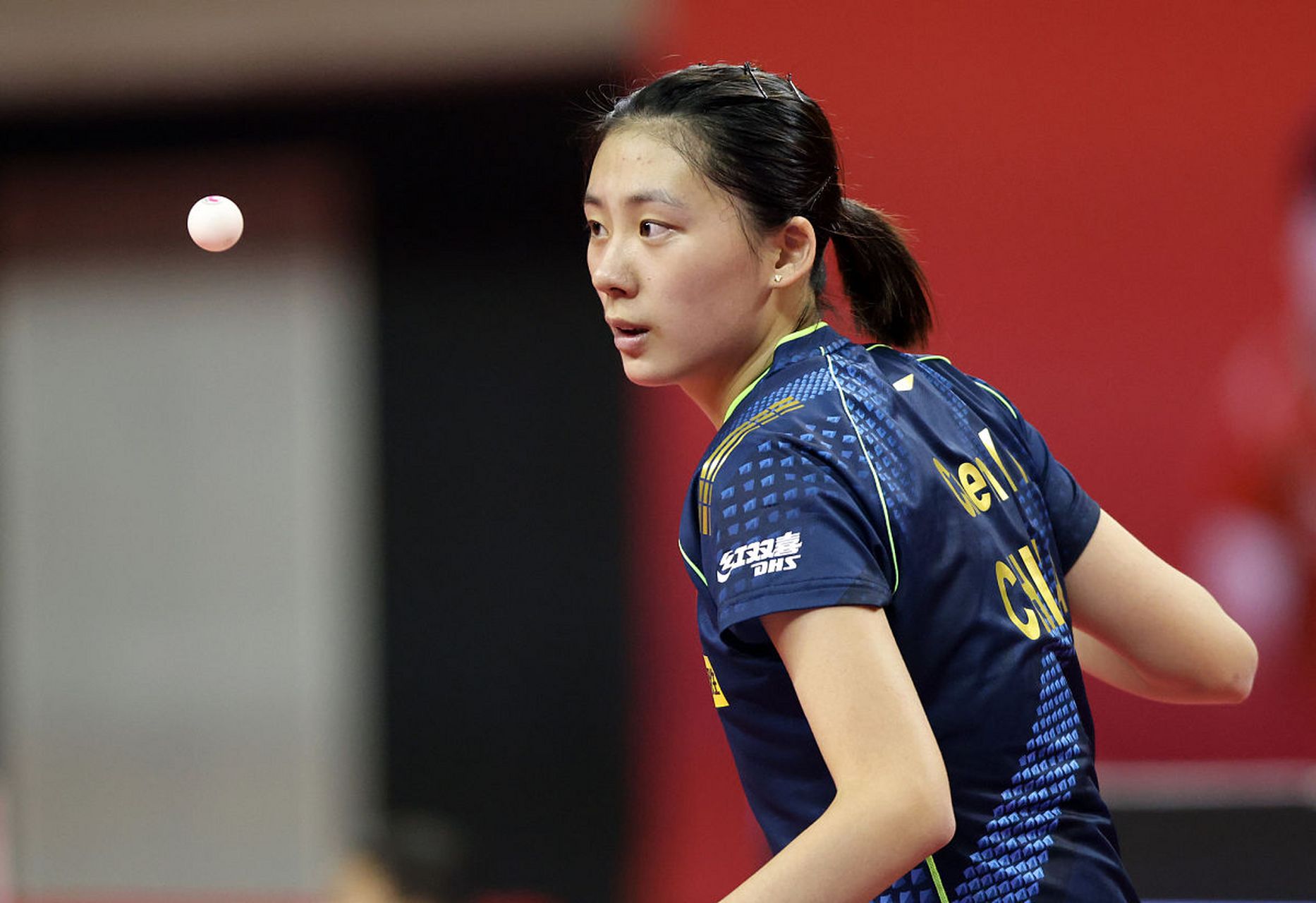 倾向于在中 倾向于在中