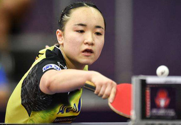 万众瞩目下 万众瞩目下